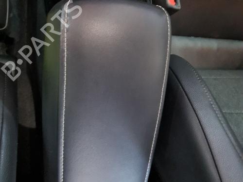 armrest-center-console-toyota-corolla-estate-_e21_-2019-39505862 main image