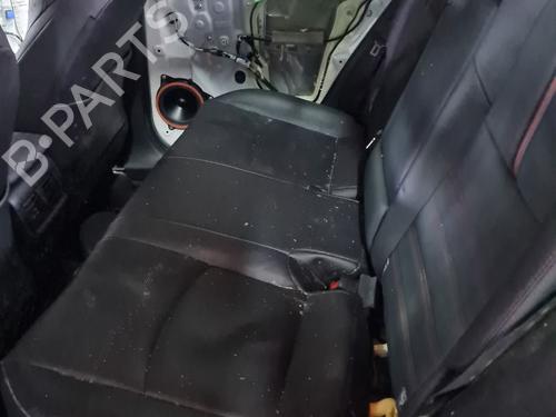 rear-seat-toyota-rav-4-v-_a5_-_h5_-2018-32765167 main image