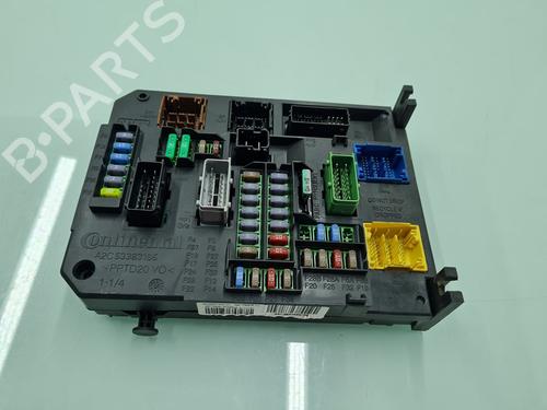 Used Fuse box PEUGEOT 308 II (LB_, LP_, LW_, LH_, L3_) [2013-2021]  21648411