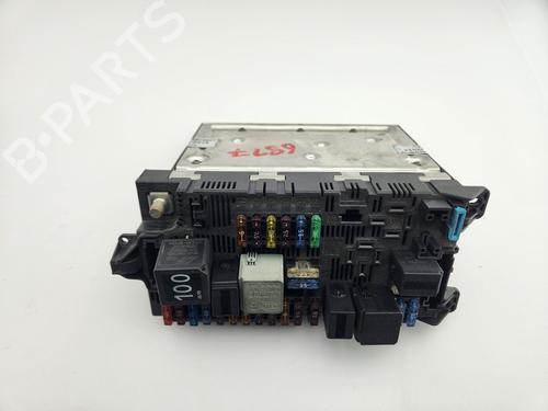 Used Fuse box Fuse box MERCEDES-BENZ E-CLASS (W211) E 220 CDI (211.006) (150 hp) 30300948 30300948