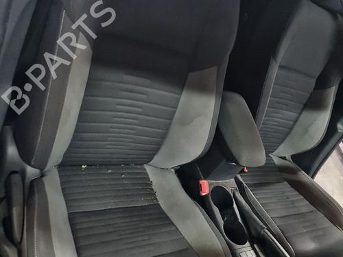 Sedile anteriore destro Sedile anteriore destro TOYOTA AURIS (_E18_) 1.8 Hybrid (ZWE186_, ZWE186R) (136 hp) 36866251 36866251