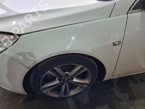 Used Left front fenders OPEL INSIGNIA A (G09) [2008-2017]  21781319