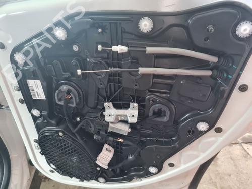 vindusheismekanisme-hyre-bak-jeep-renegade-suv-bu-b1-bv-2014-32033876 main image