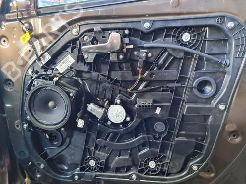 Rudehejsemekanisme Højre foran KIA CARENS IV 1.6 GDi (135 hp) 29534650