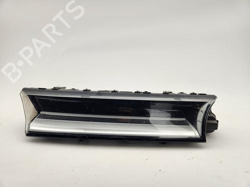 right-daytime-light-vw-multivan-t7-stm-stn-2021-31840929 main image
