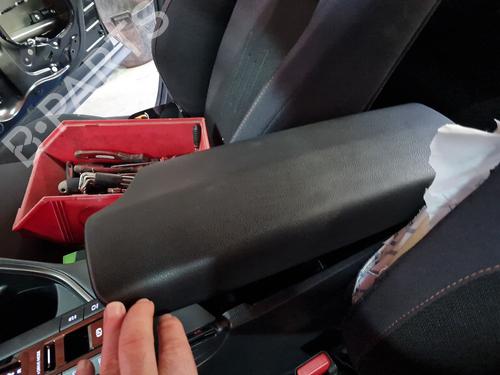 armrest-center-console-toyota-c-hr-_x1_-2016-38511517 main image