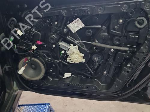 Rudehejsemekanisme Højre foran Rudehejsemekanisme Højre foran MERCEDES-BENZ A-CLASS (W177) A 200 Mild-Hybrid (177.087) (163 hp) 37270463 37270463