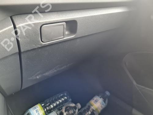 glove-box-vw-t-roc-a11-d11-2017-23463199 main image