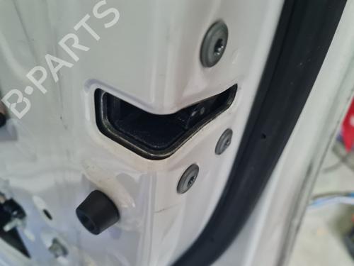front-right-lock-toyota-corolla-saloon-_e21_-2019-32866710 main image