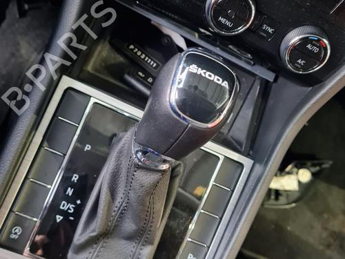Used Shift knob SKODA SUPERB III Estate (3V5) 2.0 TDI (150 hp) 31189460