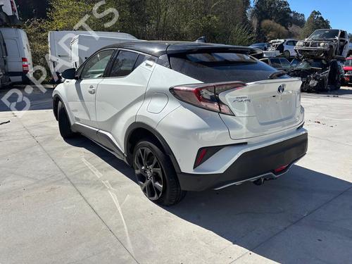 Brugte TOYOTA C-HR (_X1_)  1.8 Hybrid (ZYX10_, ZYX11_, ZYX10R, ZYX11R)  4560314