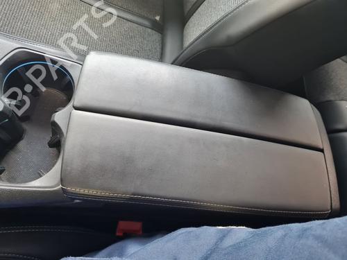 Used Armrest / Center console Armrest / Center console PEUGEOT 3008 II SUV (MC_, MR_, MJ_, M4_) 1.5 BlueHDi 130 (131 hp) 23884559 23884559