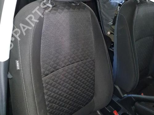 sde-hjre-fortil-kia-rio-iv-yb-sc-fb-2017-39746419 main image