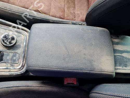 armrest-center-console-seat-ateca-kh7-khp-2016-29547945 main image