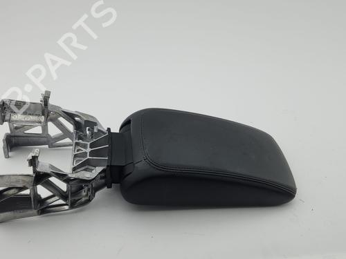 Used Armrest / Center console Armrest / Center console AUDI A3 Sportback (8VA, 8VF) 1.6 TDI (115 hp) 36675326 36675326