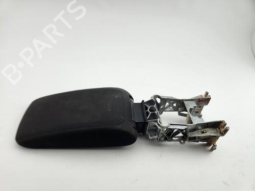 armrest-center-console-audi-q2-gab-gag-2016-23243236 main image