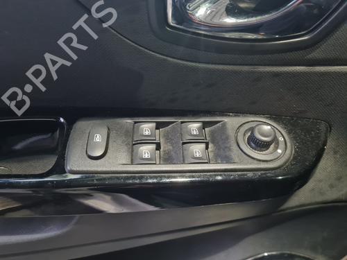 Used Left front window switch RENAULT CAPTUR I (J5_, H5_) [2013-2025]  30746260