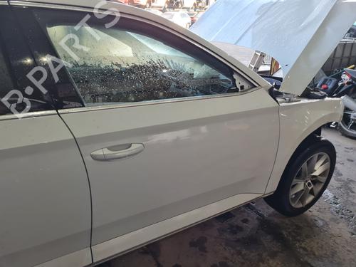 Used Right front door SKODA SUPERB III Estate (3V5) 2.0 TDI (150 hp) 31792657