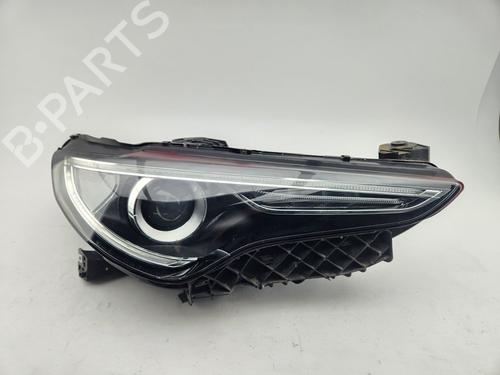 Faro derecho ALFA ROMEO STELVIO (949_) 2.2 D Q4 (949.AXB2A) (209 hp) 30874225