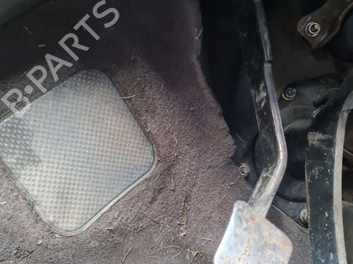 koblingspedal FORD MAVERICK (UDS, UNS) 2.7 TD (100 hp) 32088519