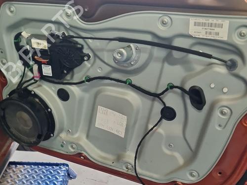 Elevalunas delantero derecho Elevalunas delantero derecho VW TOURAN (1T1, 1T2) 1.9 TDI (105 hp) 37403072 37403072