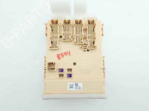 Used Fuse box Fuse box TOYOTA AURIS (_E18_) 1.8 Hybrid (ZWE186_, ZWE186R) (136 hp) 40195668 40195668