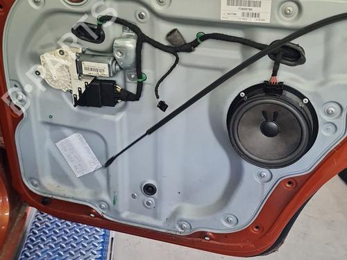 Rudehejsemekanisme Højre bagtil Rudehejsemekanisme Højre bagtil VW TOURAN (1T1, 1T2) 1.9 TDI (105 hp) 37403074 37403074