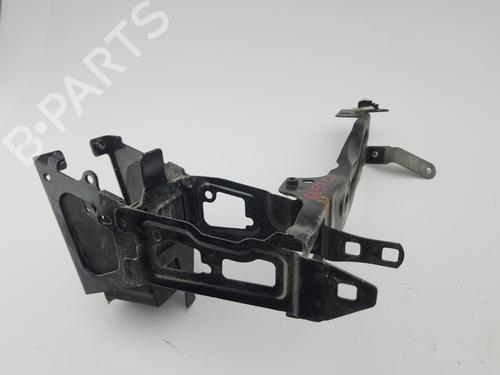 Used Right headlight support Right headlight support 37533716 37533716