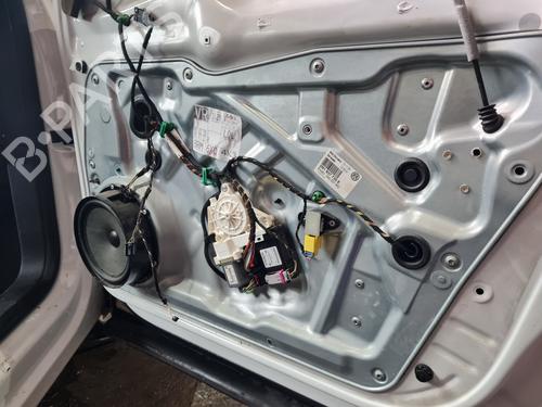 front-right-window-mechanism-vw-tiguan-5n_-2007-2008-2009-2010-2011-2012-2013-2014-2015-2016-2017-2018-32368759 main image