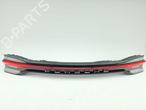 Used Rear center light Rear center light PORSCHE MACAN (95B) 2.9 GTS (95BBL1) (380 hp) 40080580 40080580