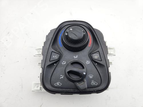 climate-control-peugeot-108-2014-33869358 main image