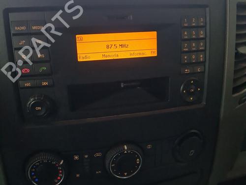 Used Radio Radio MERCEDES-BENZ SPRINTER 3,5-t Van (B906) [2006-2020] 35756554 35756554