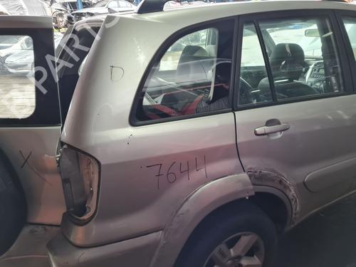 Używane Błotnik tylny prawy TOYOTA RAV 4 II (_A2_) [2000-2005]  29942030
