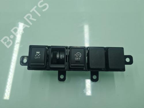 Used Switch NISSAN PULSAR Hatchback (C13) [2014-2025]  21640881