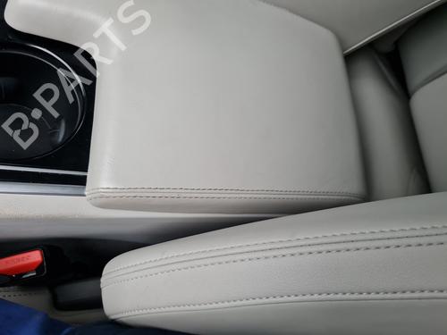 Used Armrest / Center console JAGUAR XE (X760) 2.0 D (180 hp) 21644423