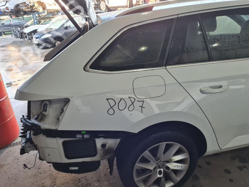 Guarda-lamas trás direito SKODA SUPERB III Estate (3V5) 2.0 TDI (150 hp) 31189443