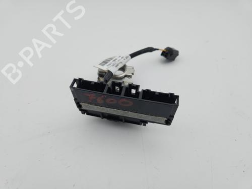 Used Fuse box Fuse box 37073517 37073517