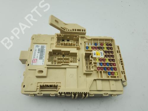Used Fuse box Fuse box 37792558 37792558