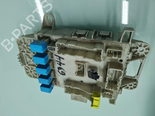 Used Fuse box TOYOTA RAV 4 II (_A2_) [2000-2005]  22191254