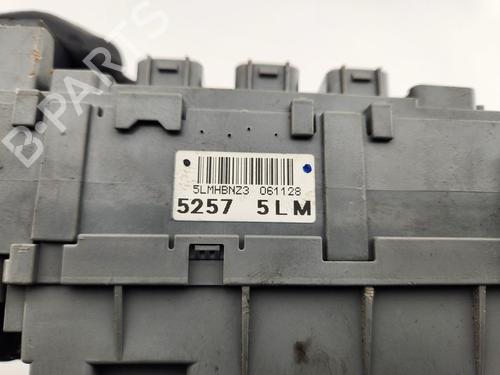 Fuse box HONDA CR-V III (RE_) 2.2 i-CTDi 4WD (RE6) | BP31965852E1