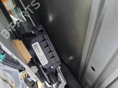 Used Rear right window mechanism Rear right window mechanism TOYOTA AURIS (_E18_) 1.8 Hybrid (ZWE186_, ZWE186R) (136 hp) 40087653 40087653