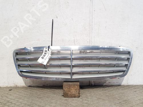 Used Grille MERCEDES-BENZ C-CLASS (W203) C 220 CDI (203.008) (150 hp) 30090845