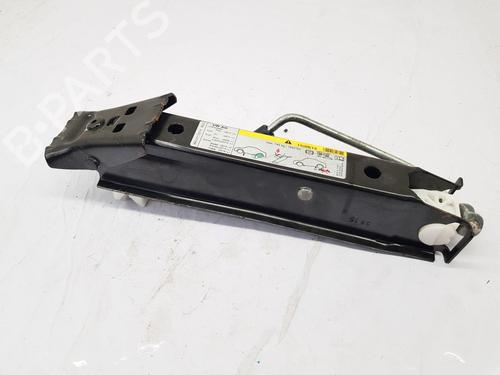 Used Jack Kit Jack Kit VW POLO V (6R1, 6C1) 1.0 (60 hp) 40221715 40221715