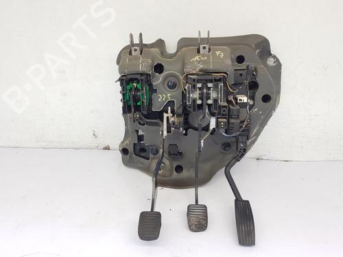 Used Pedal VAUXHALL CORSA Mk IV (E) (X15) 1.4 (75 hp) 27664581