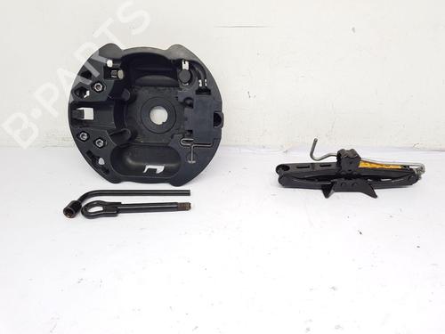 Used Jack Kit RENAULT TWINGO II (CN0_) 1.2 16V (CN04, CN0B) (75 hp) 29900529