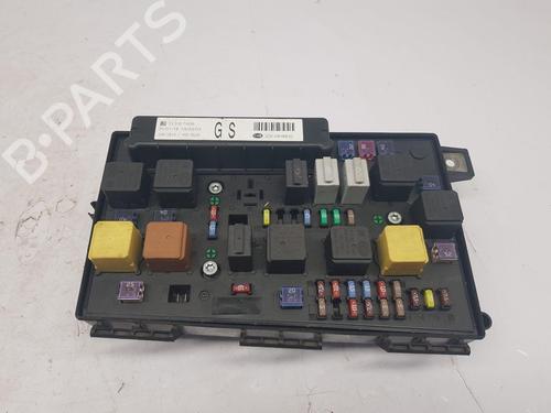 Used Fuse box Fuse box VAUXHALL ZAFIRA Mk II (B) (A05) 1.7 CDTI (110 hp) 33473007 33473007