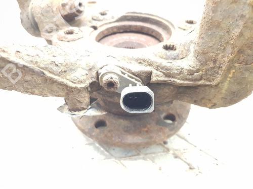 Right front steering knuckle VW CADDY III Box Body/MPV (2KA, 2KH, 2CA, 2CH) 1.6 TDI | BP23182562M26 