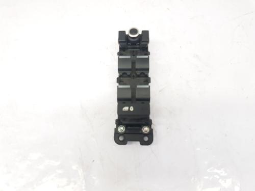 Used Right front window switch Right front window switch LAND ROVER RANGE ROVER SPORT II (L494) 5.0 SCV8 4x4 (510 hp) 36508305 36508305