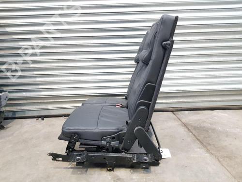 Rear seat LAND ROVER DISCOVERY IV (L319) 3.0 SDV6 4x4 | BP32198854C17