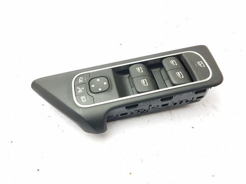 hjre-fortil-elrude-kontakt-mercedes-benz-gla-h247-2020-32375219 main image